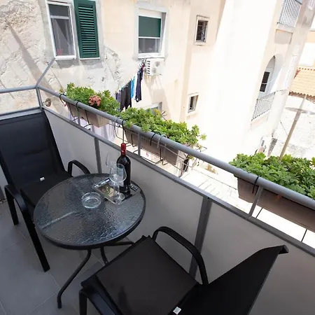 Viktorija 1br شقة