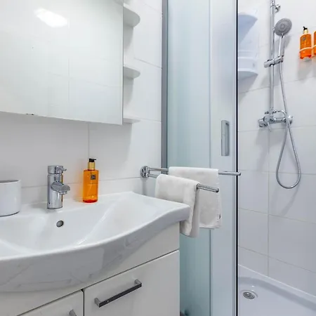 Viktorija 1br شقة